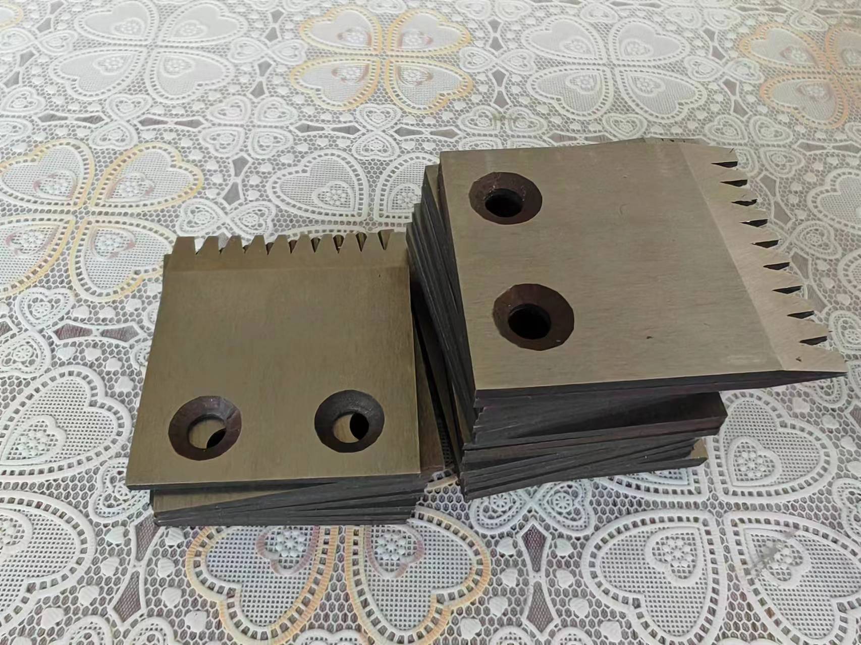 Cuchillo dentado para cortadora de neumáticos