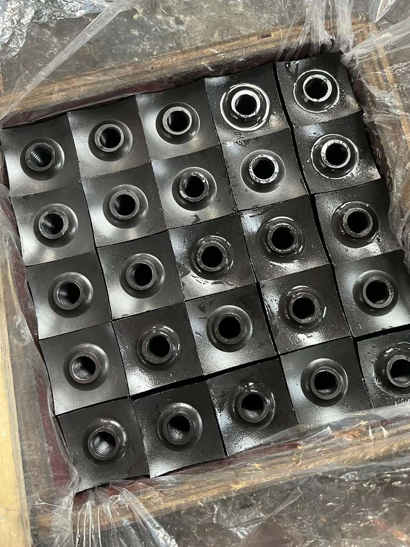 cuchillas-trituradoras-de-un-eje-en-caja-de-madera-01 