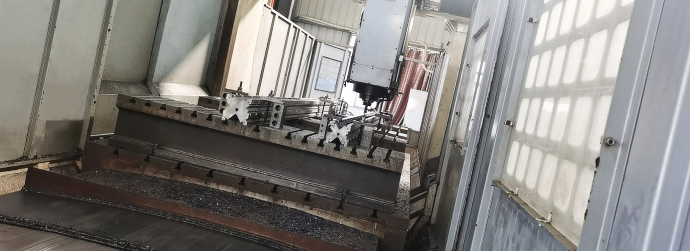 Mecanizado CNC de servicio pesado para hojas de corte largas y herramientas de doblado
