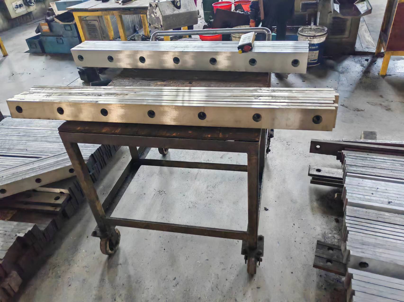 inventario-de-f&aacute;brica-de-cuchillas-de-metal-01- 