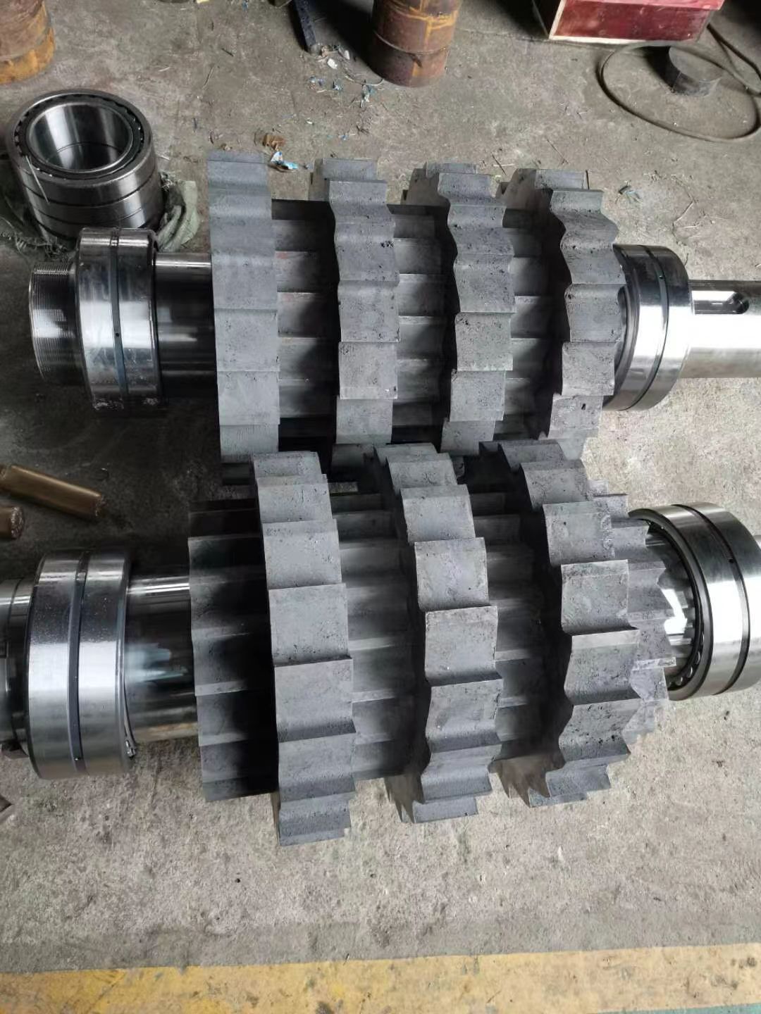 -conjunto-de-eje-de-trituradora-de-doble-eje-con-cuchillas-03