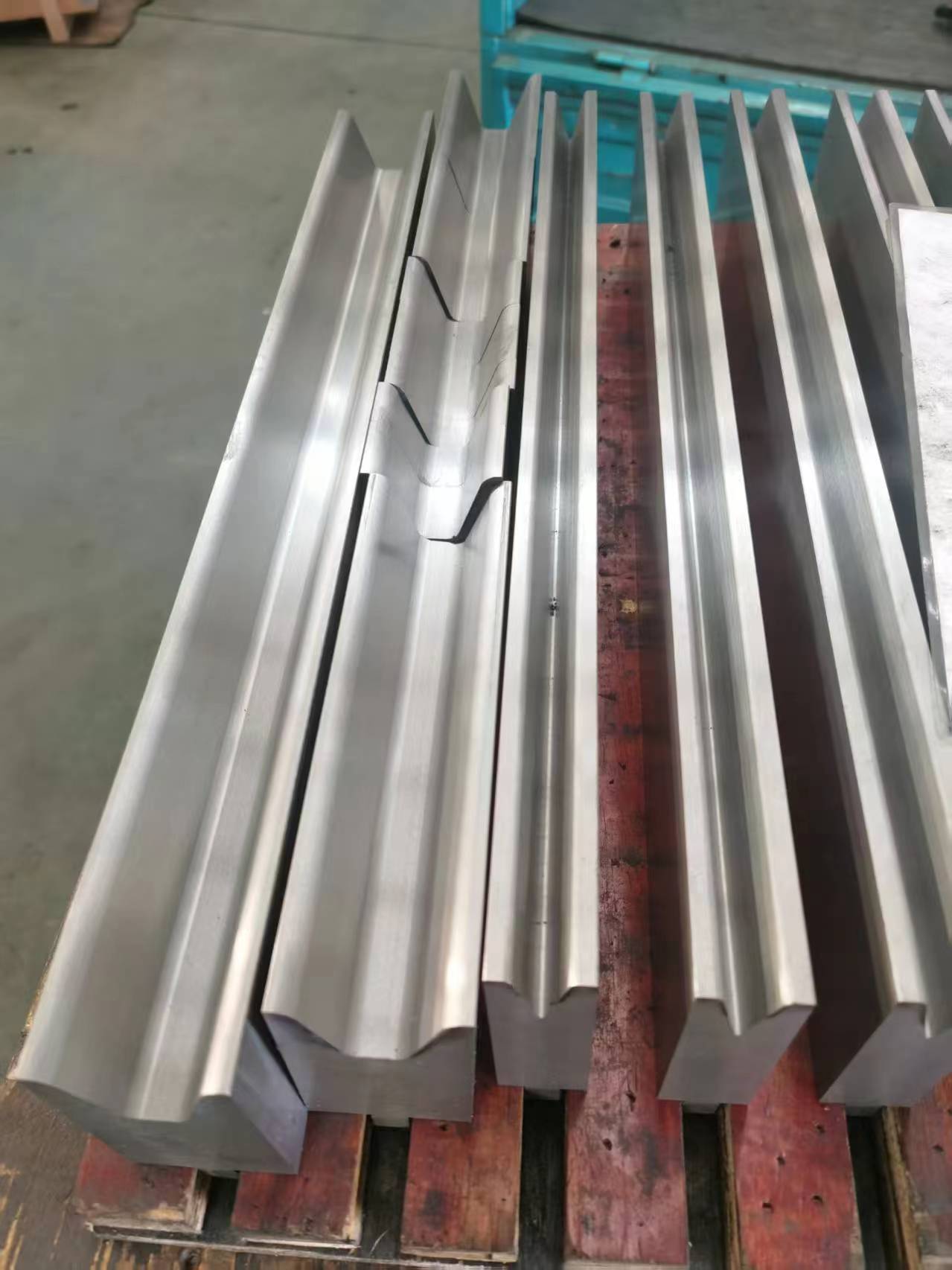 Troquel en V para plegadora