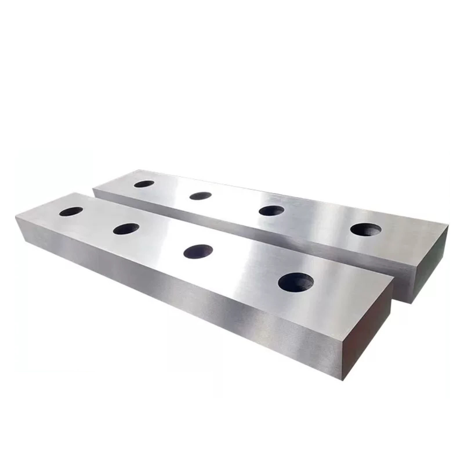 Cuchilla industrial de alta resistencia para procesamiento de chatarra pesada.