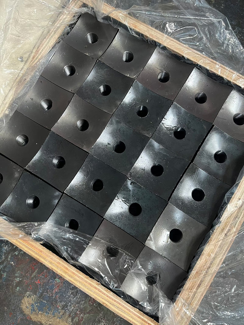 cuchillas-trituradoras-de-un-eje-en-caja-de-madera-03 
