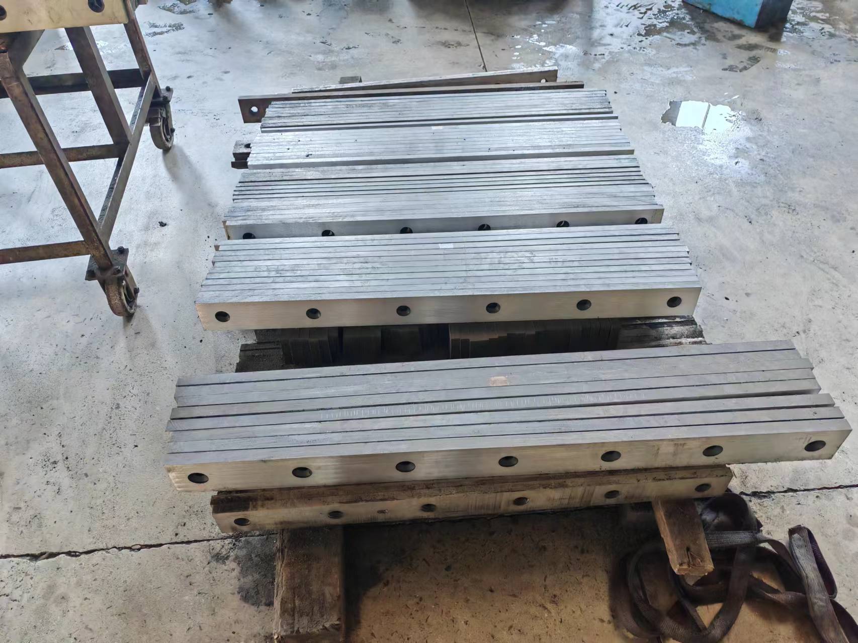 inventario-de-f&aacute;brica-de-cuchillas-de-metal-02- 