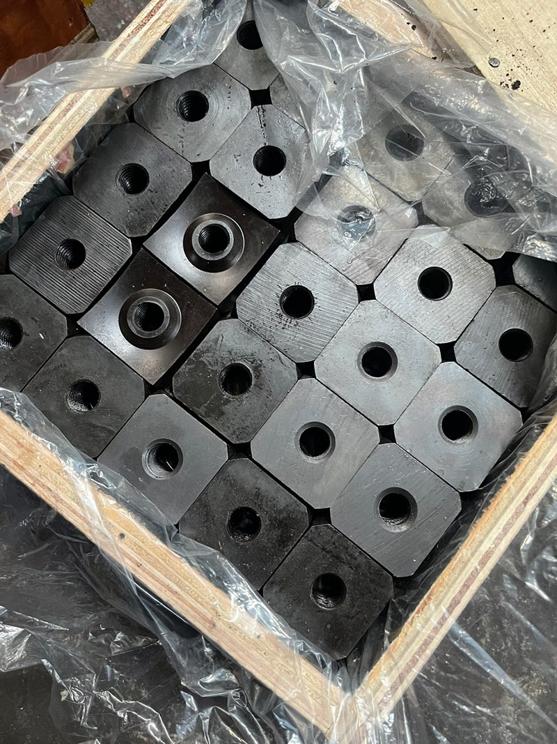 cuchillas-trituradoras-de-un-eje-en-caja-de-madera-04