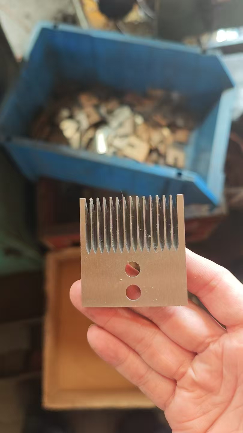 Cuchillo dentado para afeitarse los neumáticos