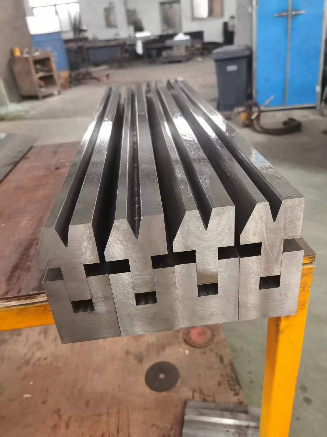 Útiles de prensa plegadora Fabricantes