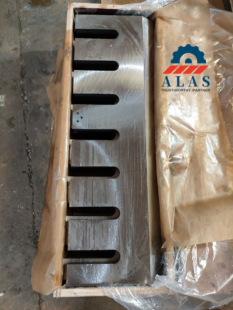 Cuchillas de trituradora de madera personalizadas y de alta resistencia empaquetadas en una caja de madera de calidad de exportaci&oacute;n con papel antioxidante VCI en ALAS Machinery