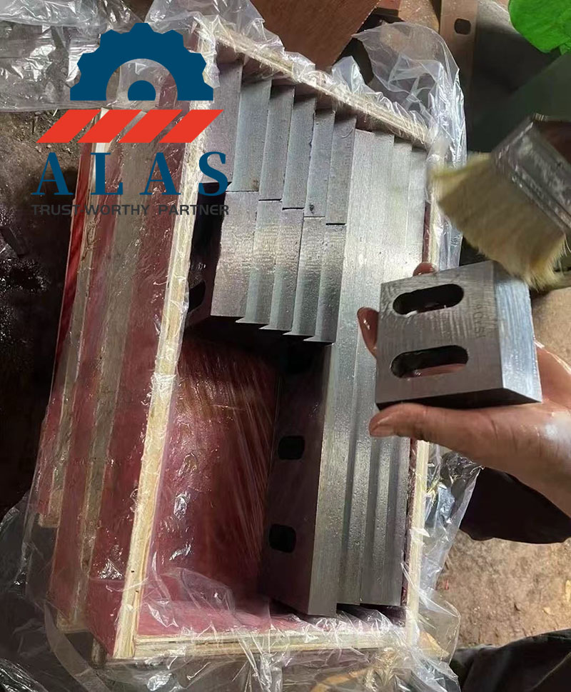 Lubricaci&oacute;n antioxidante y embalaje seguro en cajas de madera de cuchillas trituradoras industriales para exportaci&oacute;n mundial