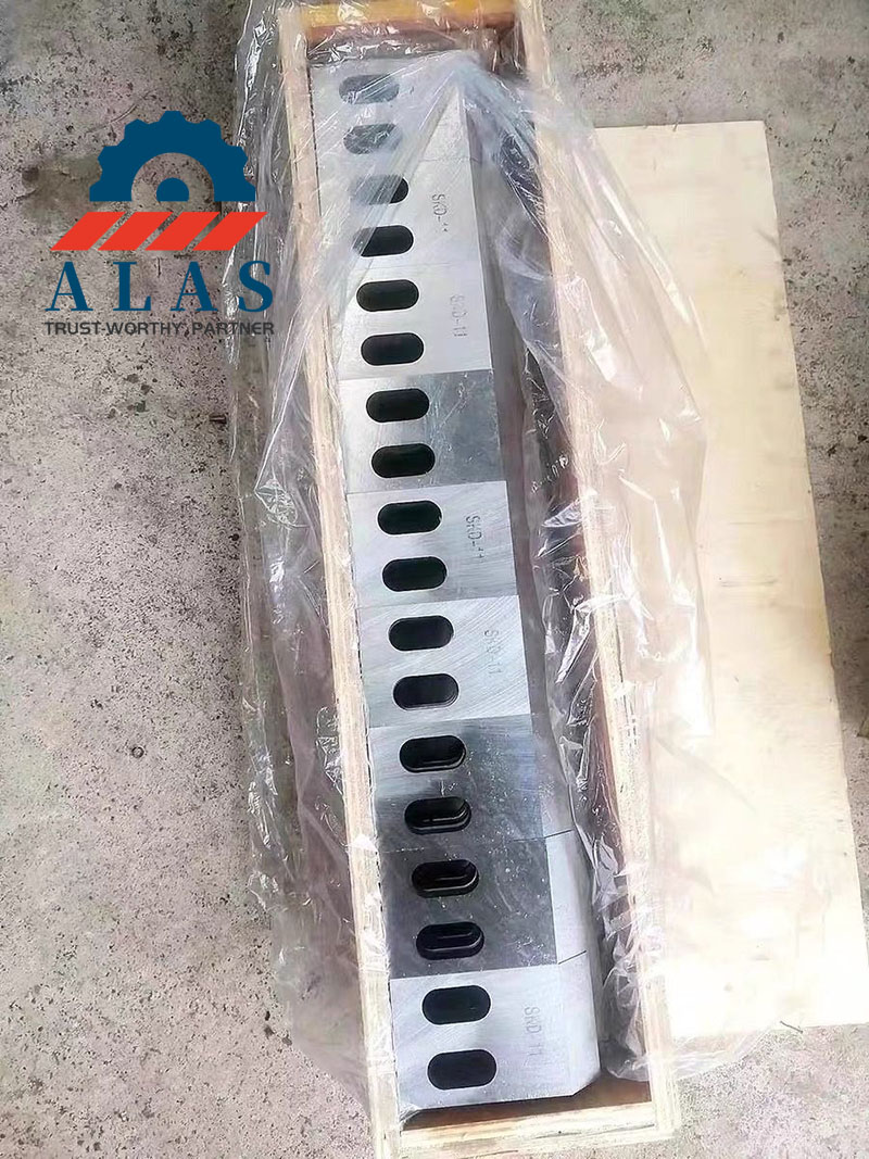 Cuchillas trituradoras de pl&aacute;stico SKD-11 empaquetadas de forma segura en una caja de madera para exportaci&oacute;n