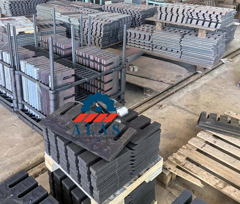 Producci&oacute;n en masa y existencias a granel de cuchillas trituradoras de madera de acero para herramientas A8 de primera calidad en las instalaciones de fabricaci&oacute;n de Nanjing Alas