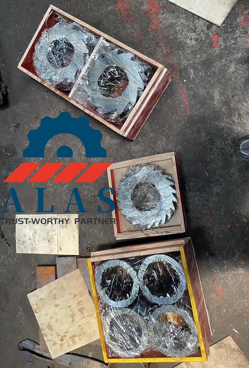 Cajas de madera est&aacute;ndar de exportaci&oacute;n llenas de cuchillas trituradoras de doble eje y m&uacute;ltiples mand&iacute;bulas de alto rendimiento ALAS envueltas en una pel&iacute;cula protectora