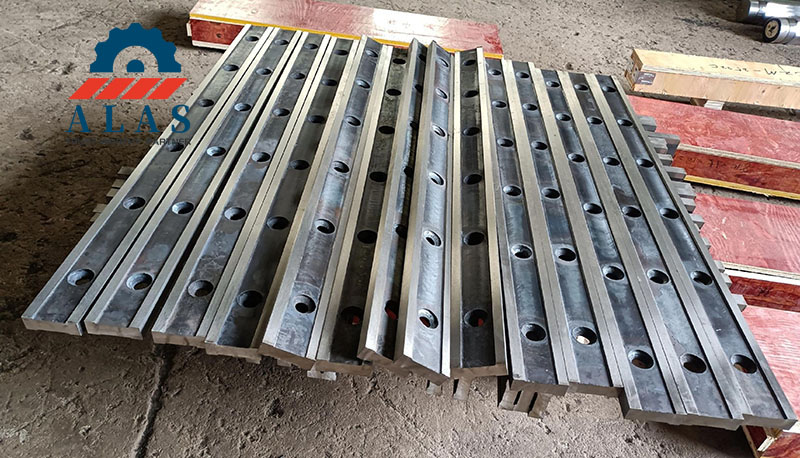 Inventario a granel de hojas de corte de chapa met&aacute;lica ALAS segmentadas de alta precisi&oacute;n con orificios de montaje de precisi&oacute;n