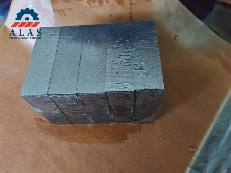 Stock a granel de cuchillas cortadoras de barras de refuerzo rectangulares ALAS con revestimiento de aceite protector antioxidante