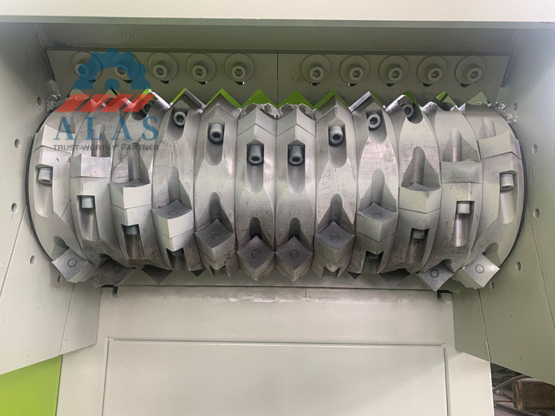 ¿Cómo elegir el material de la trituradora y de las cuchillas para un reciclaje de plástico rentable?