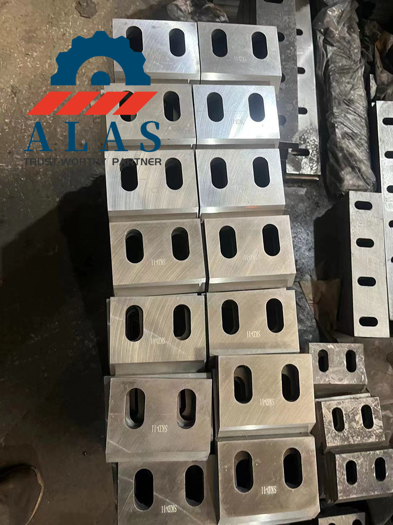 Cuchillas granuladoras escalonadas de acero ALAS SKD11 para trituraci&oacute;n de pl&aacute;stico de alta resistencia y reciclaje de residuos por inyecci&oacute;n