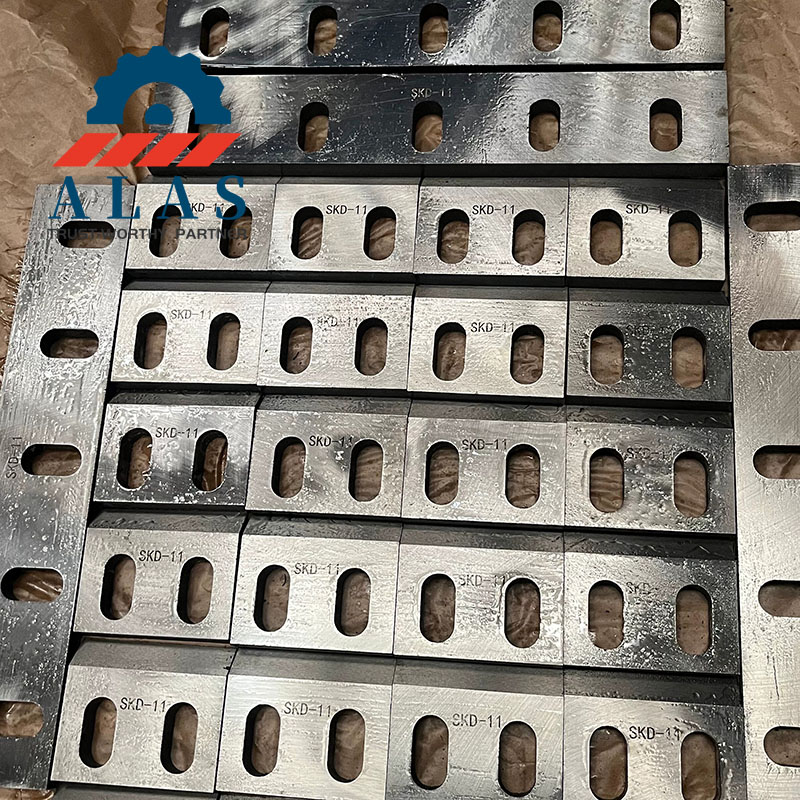 Existencias a granel de cuchillas trituradoras de pl&aacute;stico SKD-11 rectificadas con precisi&oacute;n y con ranuras para pernos personalizadas