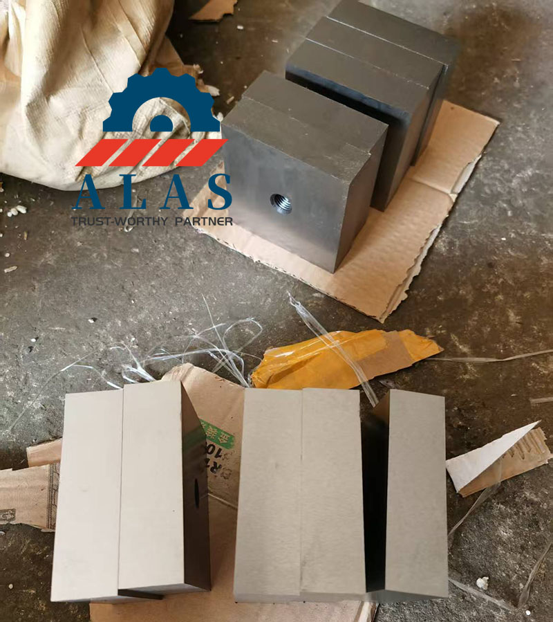 Cuchillas cortadoras de barras de refuerzo cuadradas rectificadas con precisi&oacute;n con orificio para perno central y cuatro filos cortantes afilados y utilizables