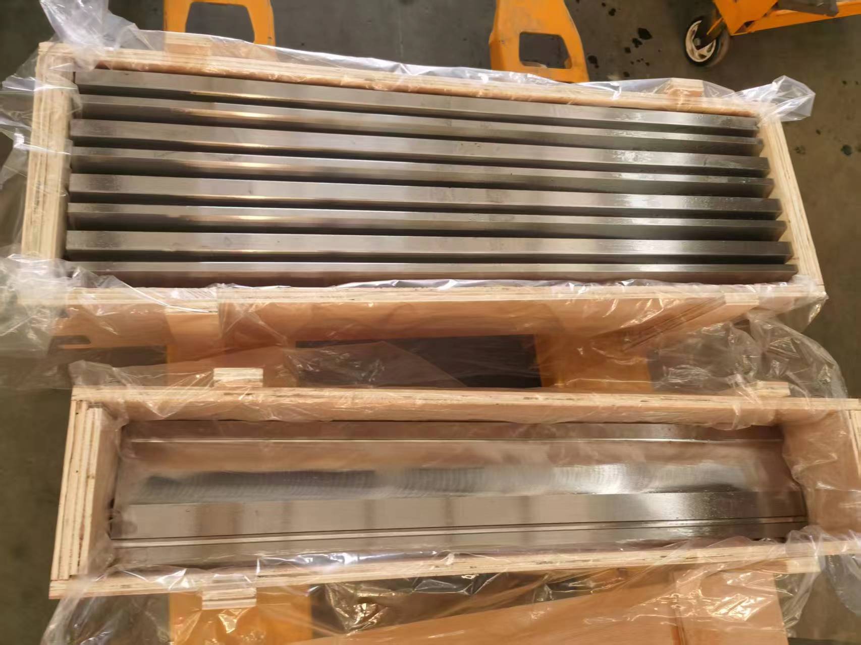 Embalaje de exportaci&oacute;n de punzones y matrices para dobladora NANJING ALAS