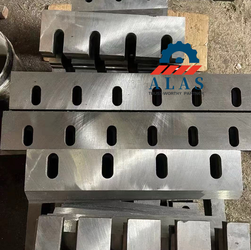 Cuchillas trituradoras de pl&aacute;stico industriales marcadas con l&aacute;ser con sello de grado de acero 9CrSi apiladas en f&aacute;brica