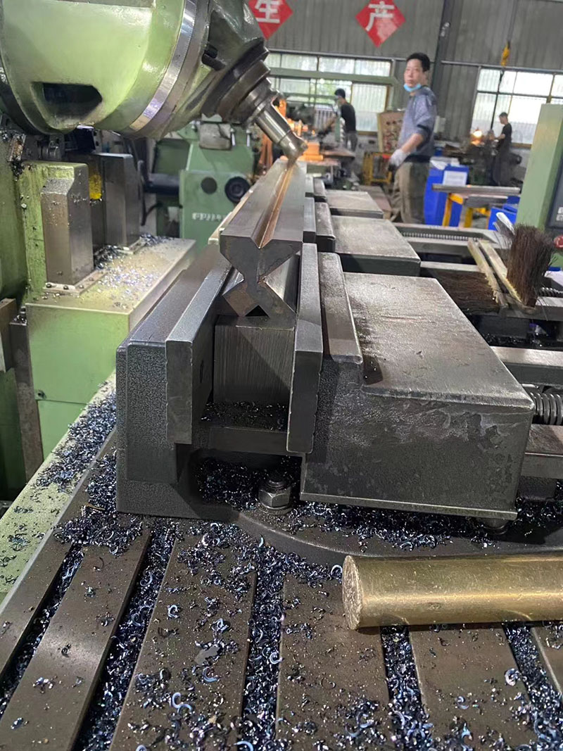 Mecanizado de precisi&oacute;n de matrices de doble eje y multi-V NANJING ALAS