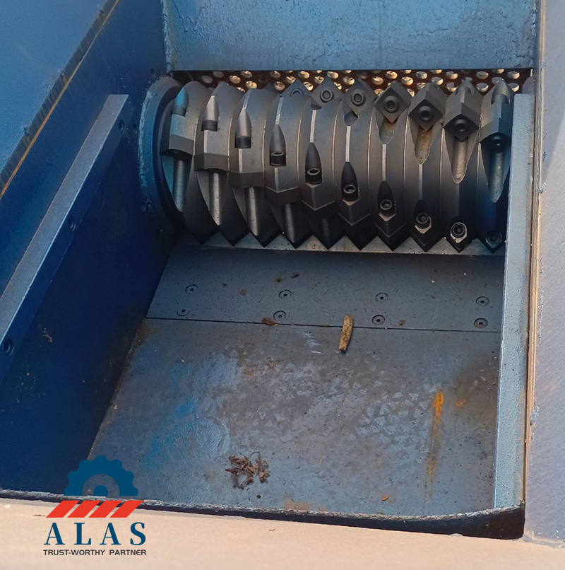 Ilustraci&oacute;n t&eacute;cnica de un conjunto de rotor de trituradora de un solo eje que explica qu&eacute; son las cuchillas de una trituradora de un solo eje y c&oacute;mo se montan las cuchillas cuadradas.