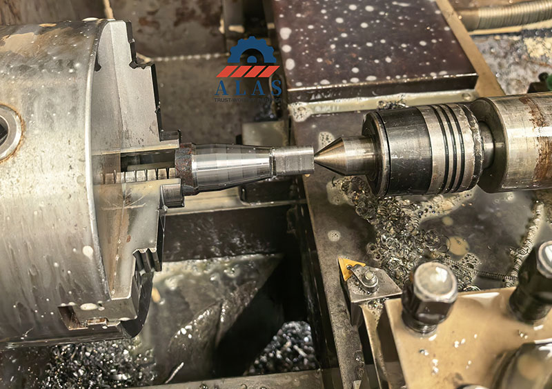 Proceso de torneado de torno CNC para troqueles de punzonado cuadrados de precisi&oacute;n de acero D2 DC53