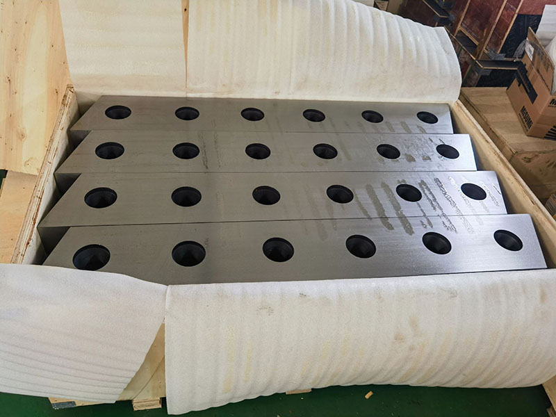 Embalaje en caja de madera de alta resistencia para exportaci&oacute;n de hojas de guillotina ALAS con aceite antioxidante y envoltorio de pel&iacute;cula estirable