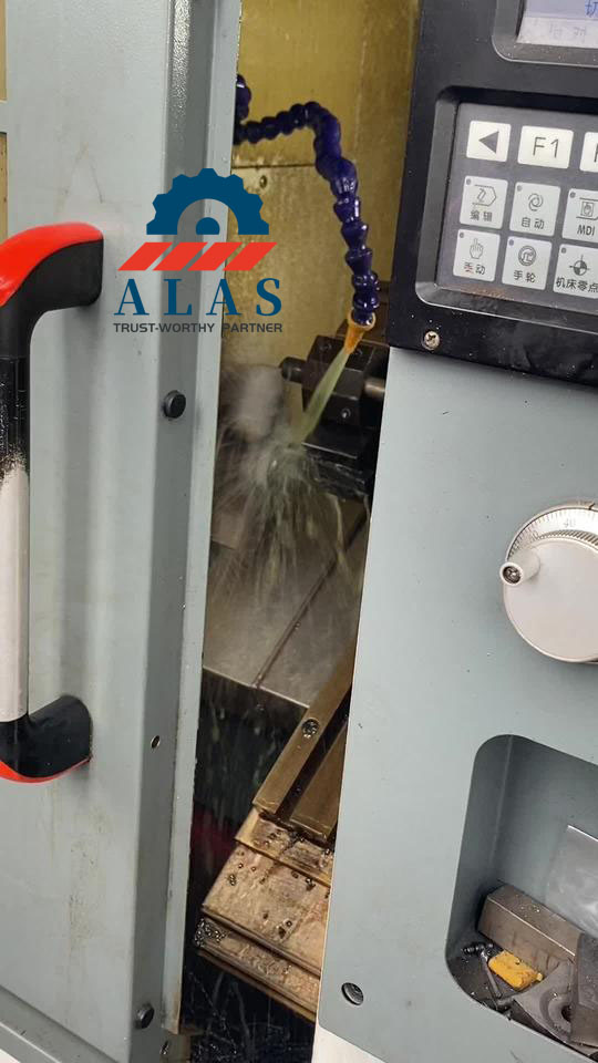 cnc-turning-machining-shredder-blade -mecanizado-de-torneado-cnc-cuchilla-trituradora