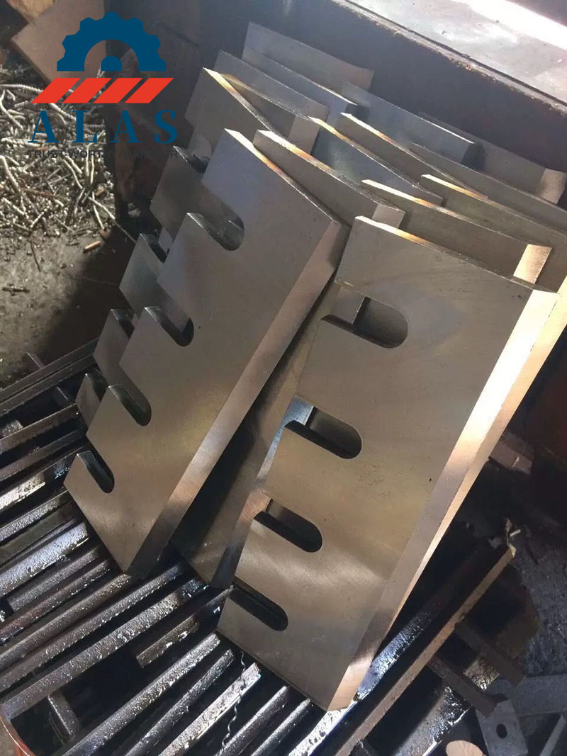 Cuchillas y contracuchillas para trituradoras de madera con m&uacute;ltiples ranuras, directos de f&aacute;brica, con filos de corte rectificados con precisi&oacute;n